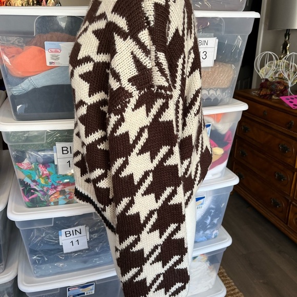 Alecia Sweater - Picture 3 of 11